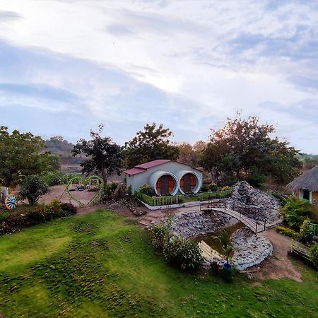 Van Vagdo Resort Rajpipla Exterior photo