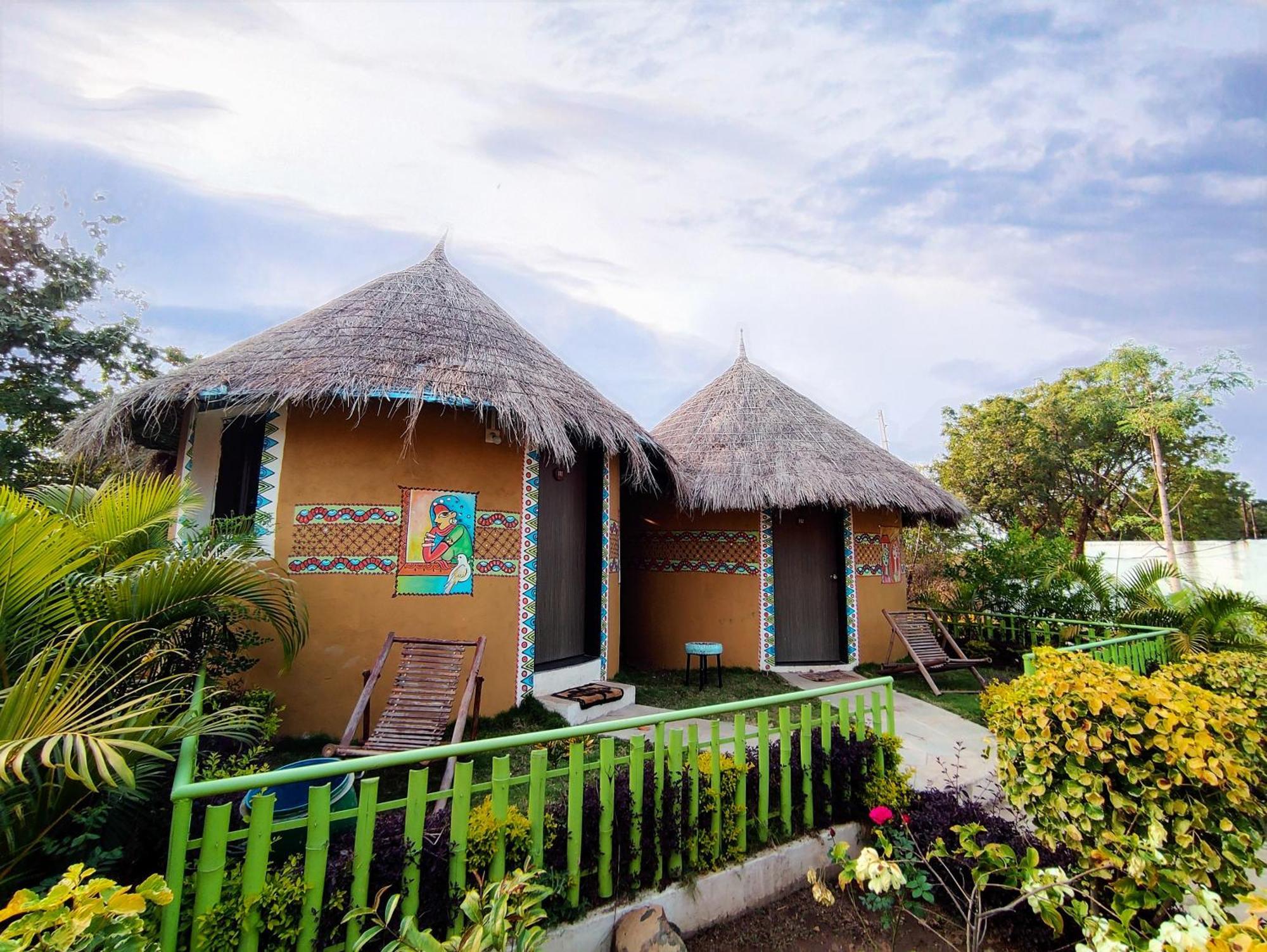 Van Vagdo Resort Rajpipla Exterior photo