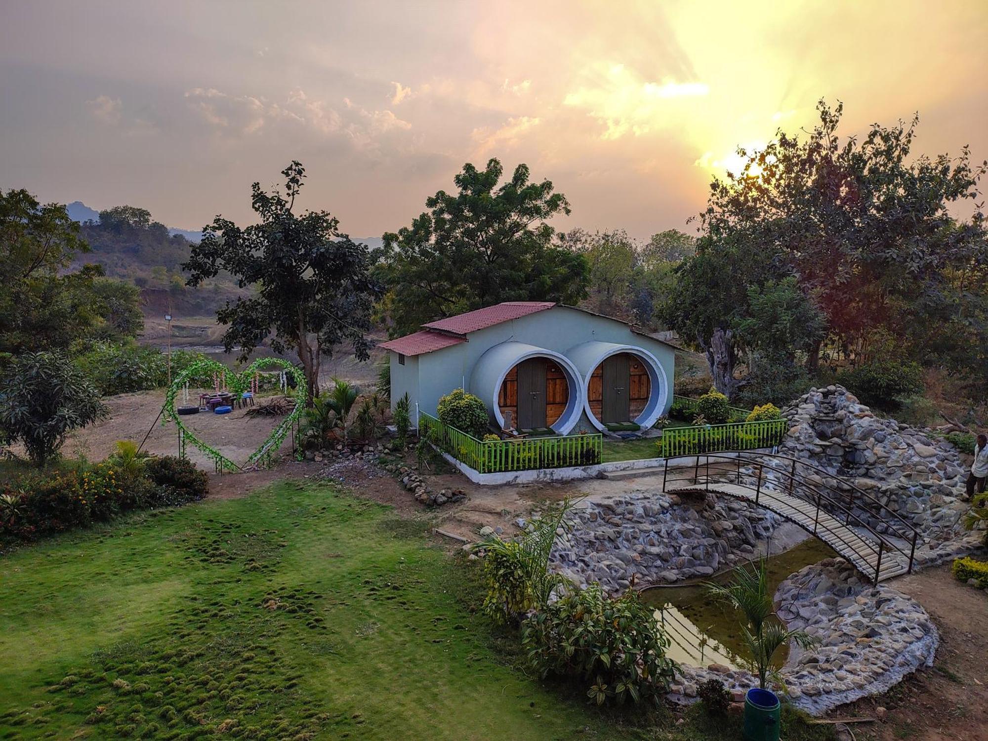 Van Vagdo Resort Rajpipla Exterior photo