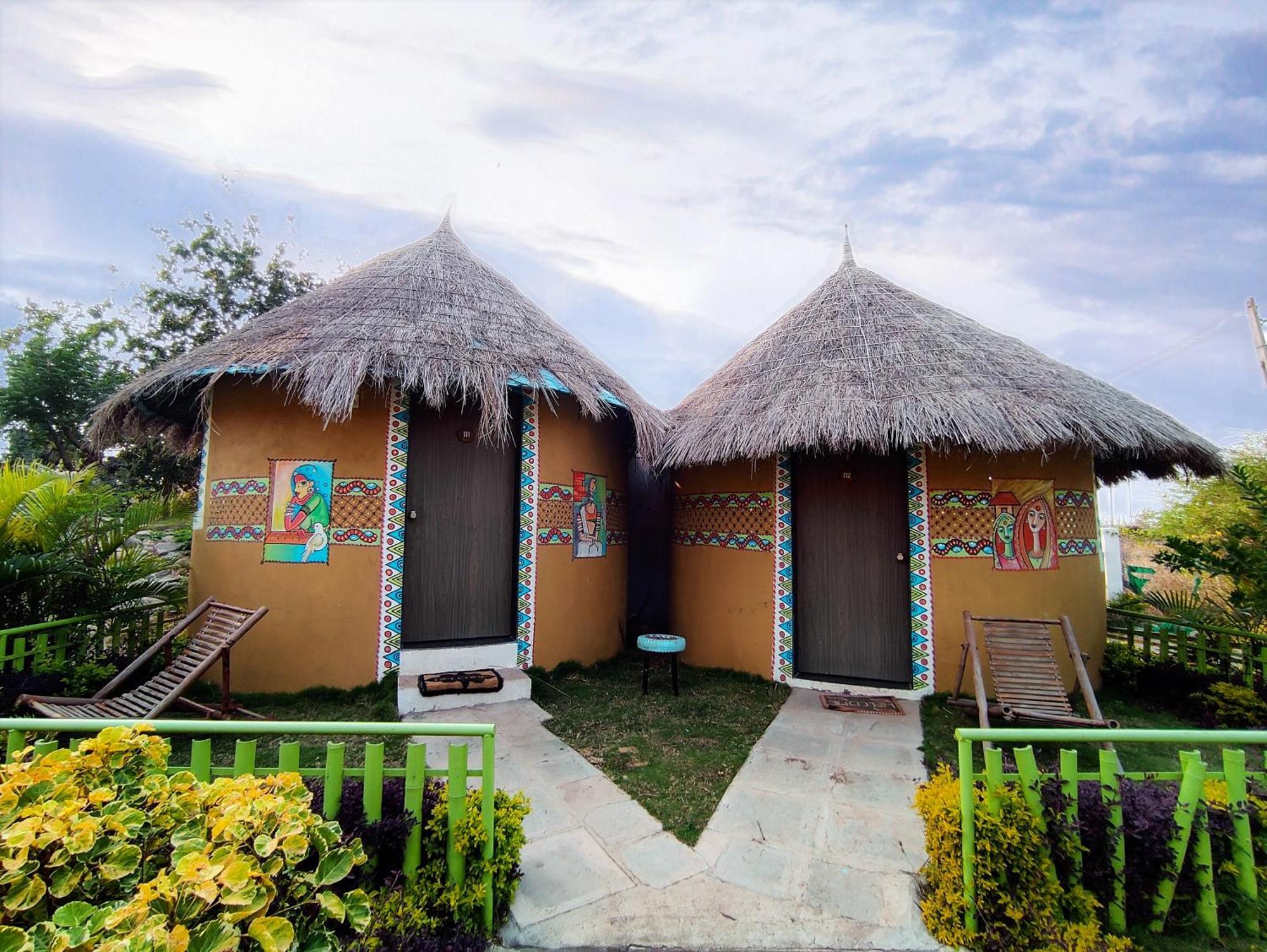 Van Vagdo Resort Rajpipla Exterior photo
