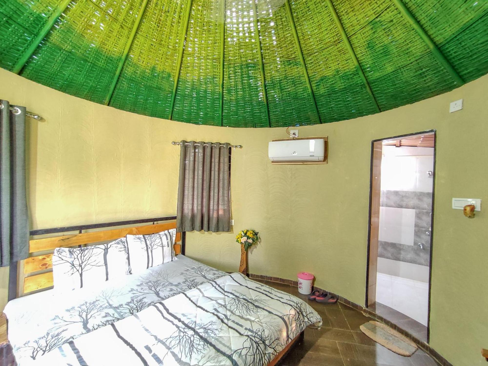 Van Vagdo Resort Rajpipla Exterior photo