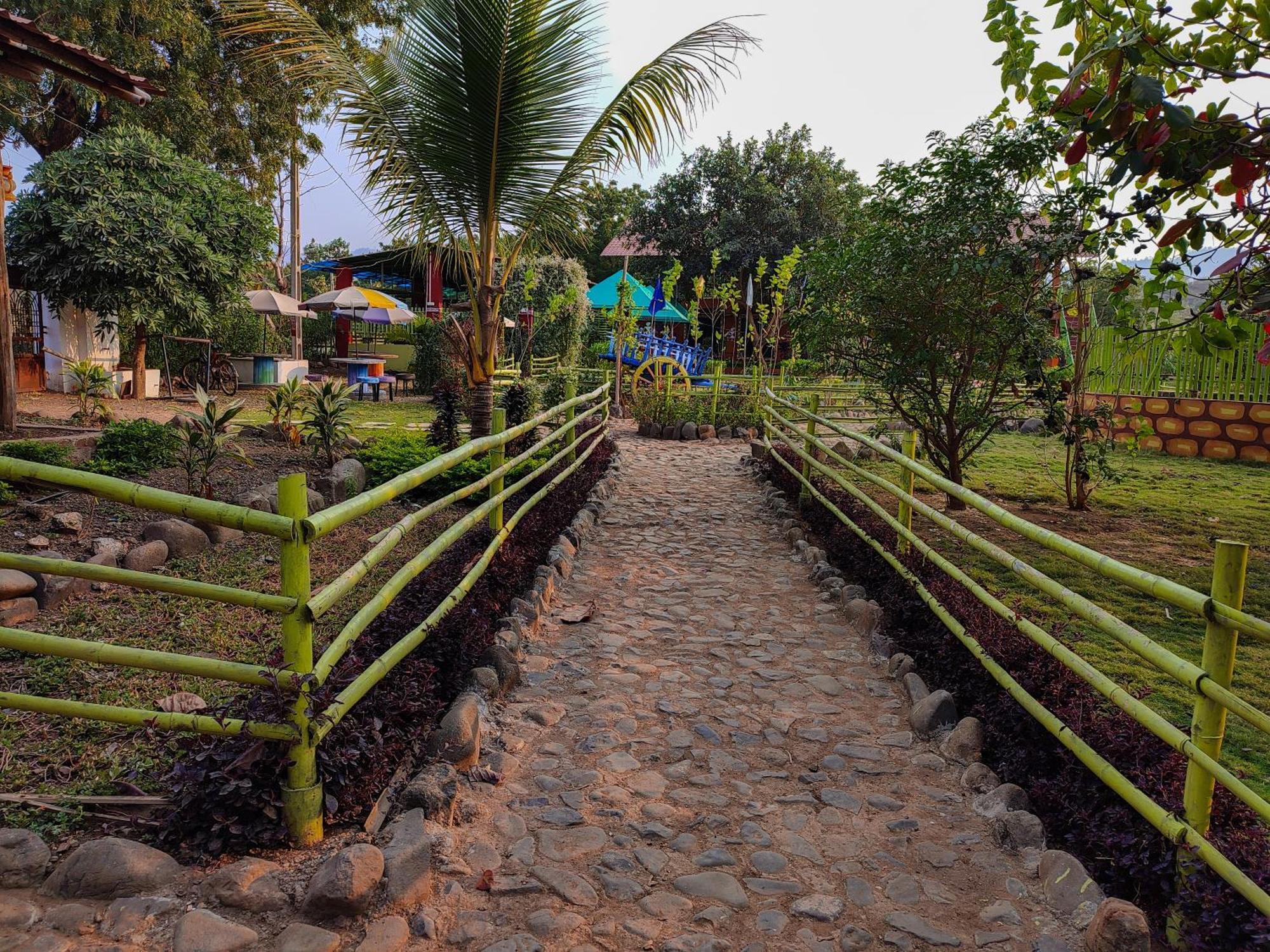 Van Vagdo Resort Rajpipla Exterior photo