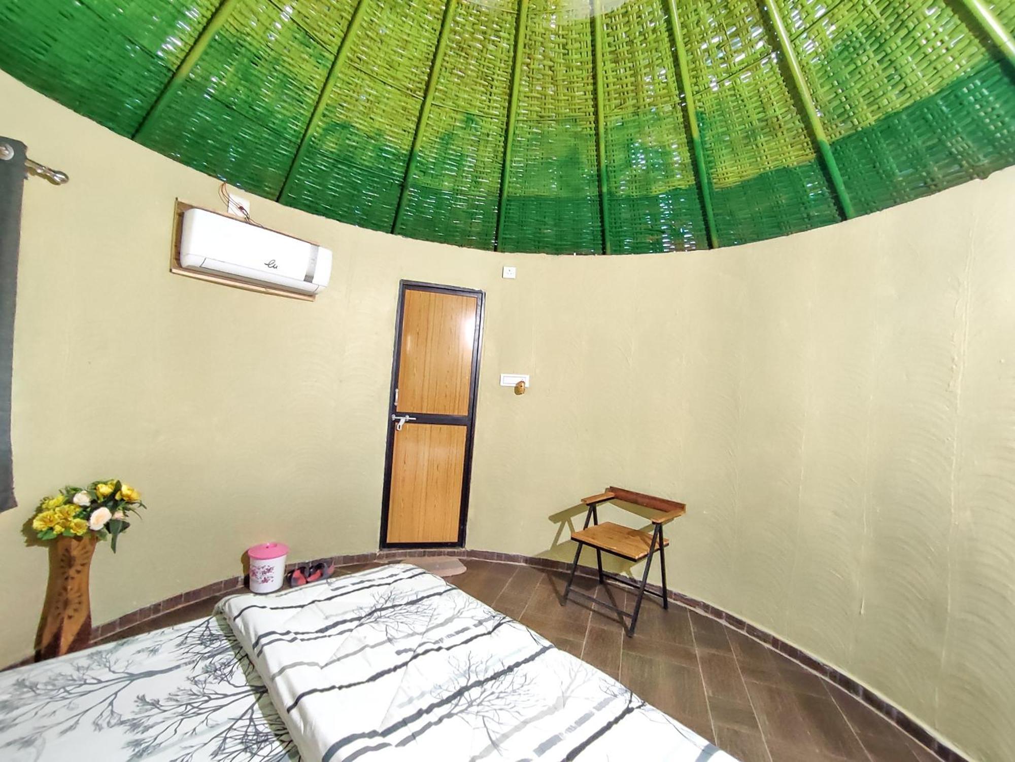 Van Vagdo Resort Rajpipla Exterior photo