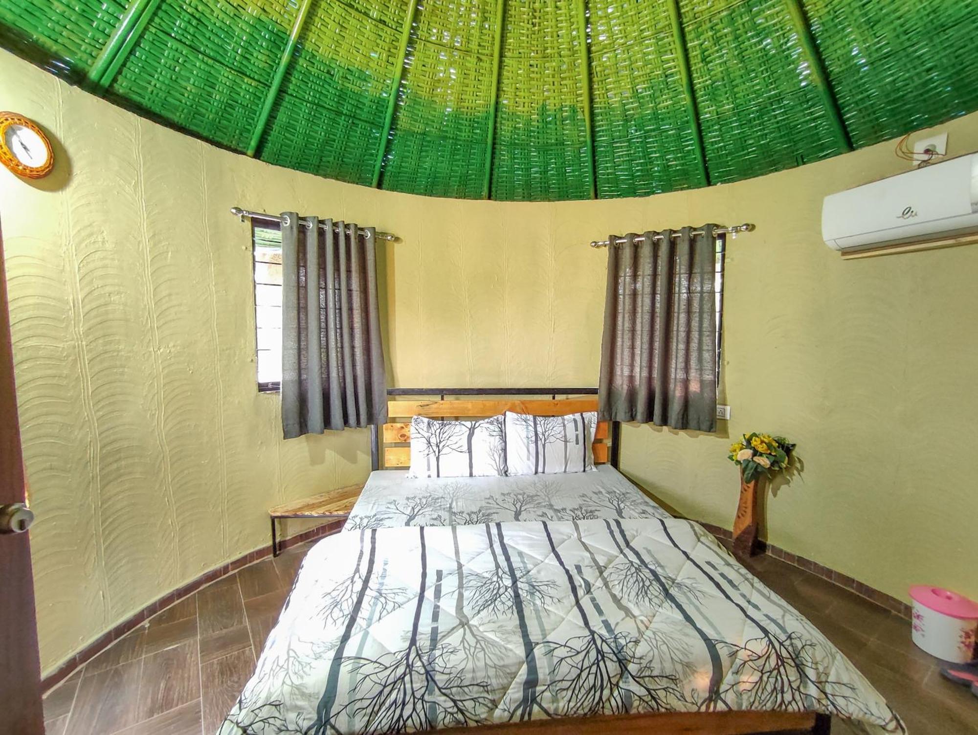 Van Vagdo Resort Rajpipla Exterior photo