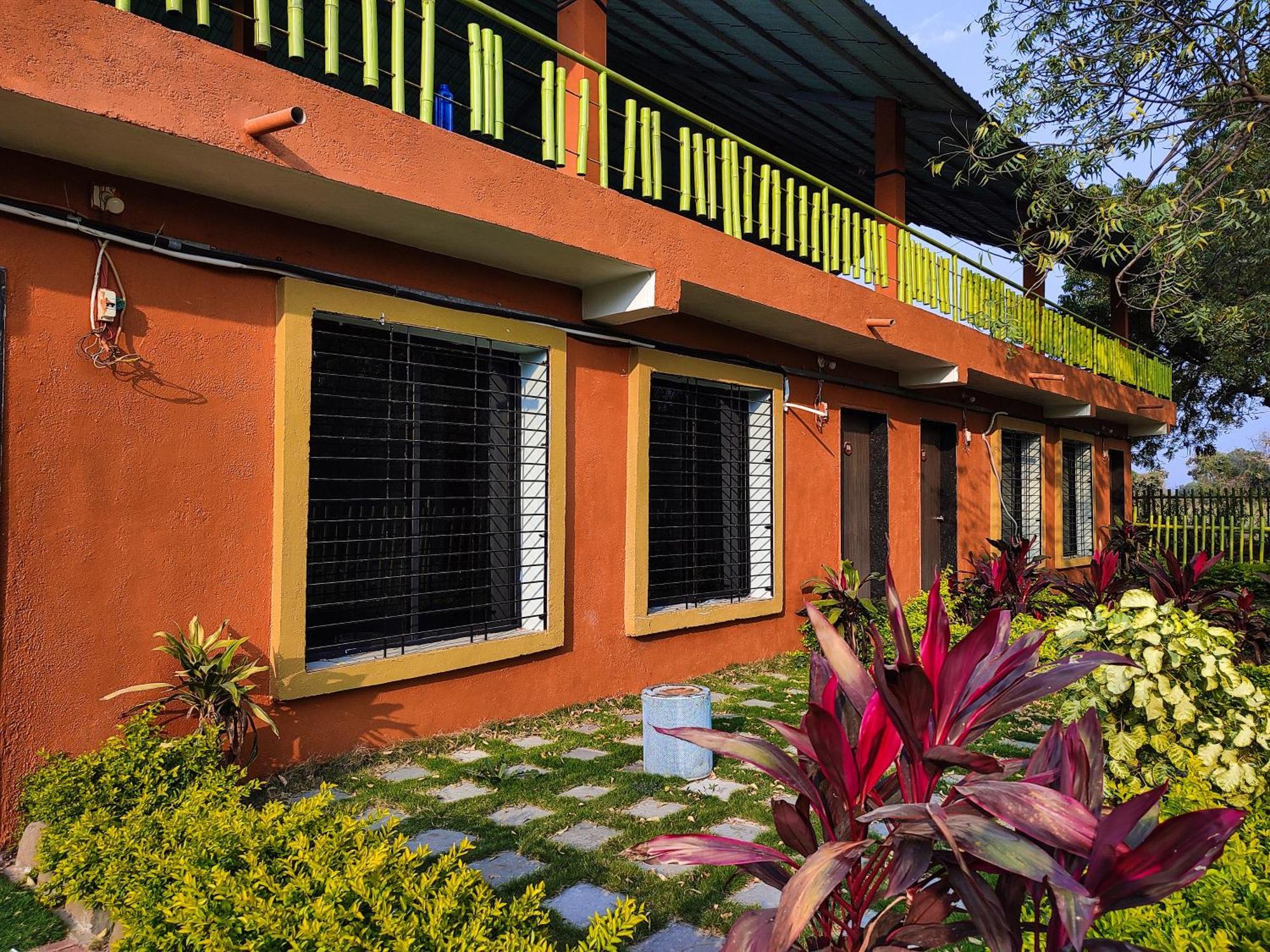 Van Vagdo Resort Rajpipla Exterior photo