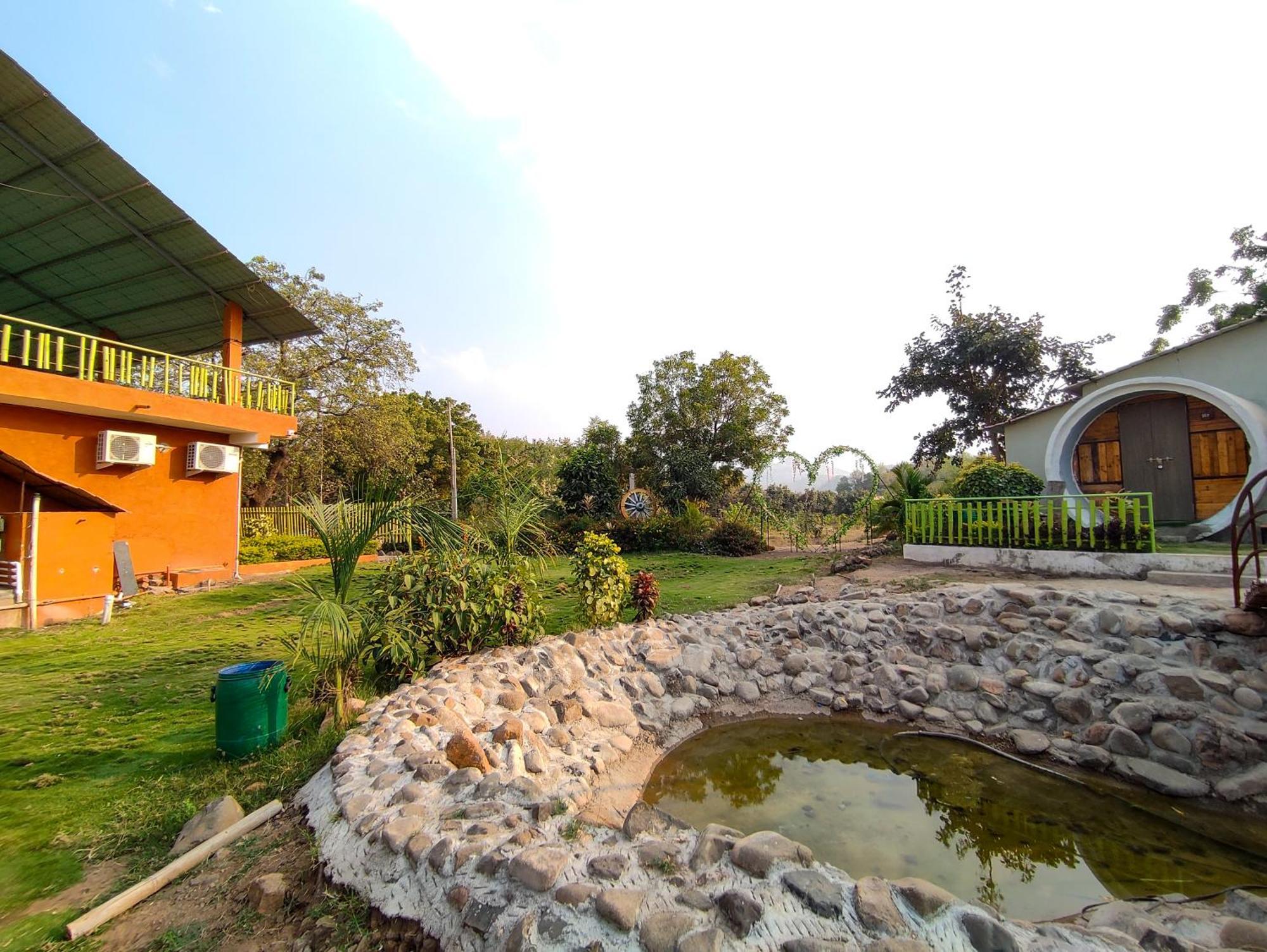 Van Vagdo Resort Rajpipla Exterior photo
