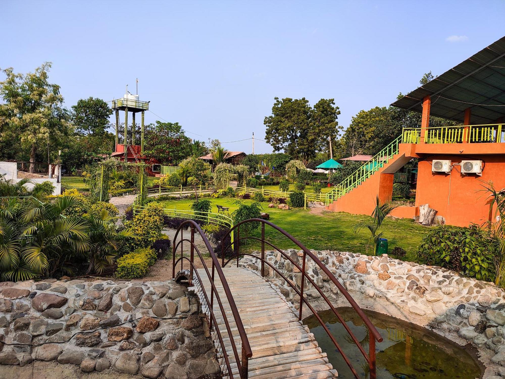 Van Vagdo Resort Rajpipla Exterior photo