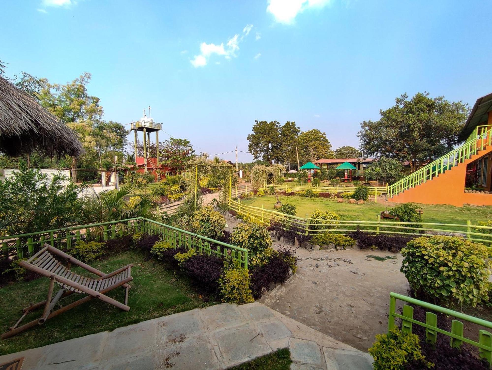 Van Vagdo Resort Rajpipla Exterior photo