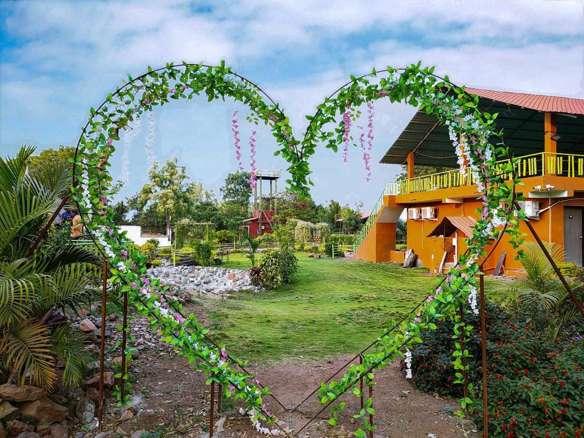 Van Vagdo Resort Rajpipla Exterior photo